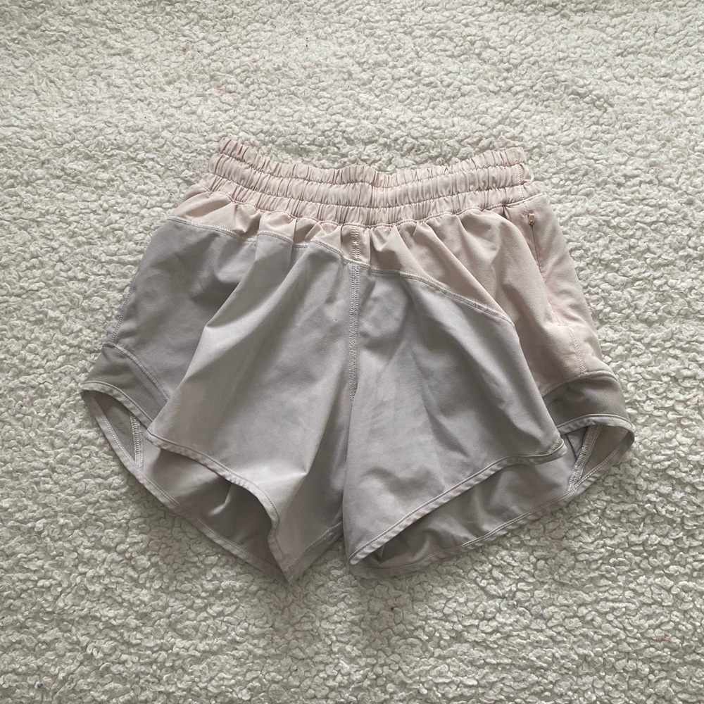 Lululemon Hotty Hot Short Asym Light Chrome